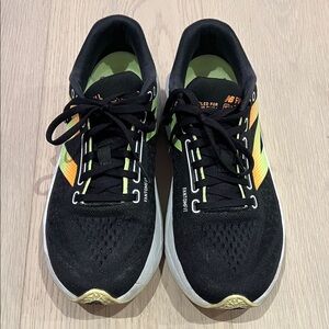 New Balance Women’s Black and Yellow Athletic Shoes. Super bouncy